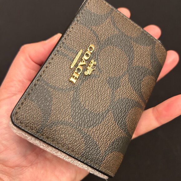 NEW Coach Shoulder/Crossbody Small Wallet-Purse. - Picture 5 of 8